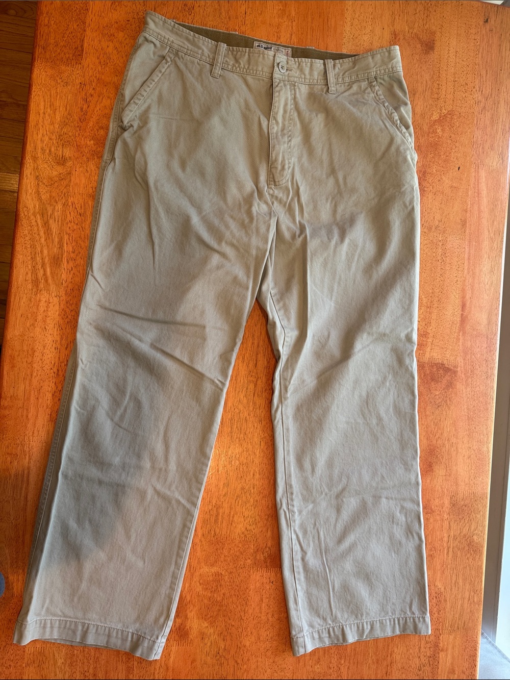 Old Navy Men's Loose Chino Pants in Light Khaki 38x32